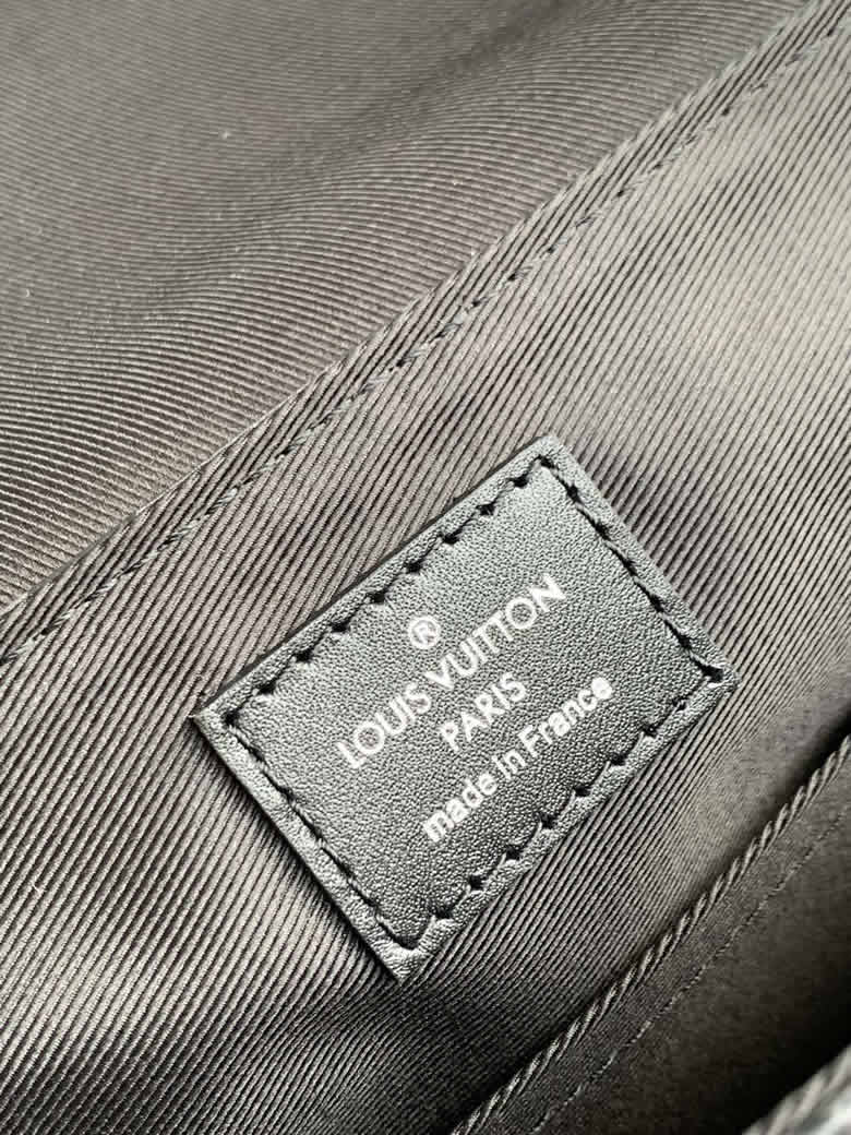 高仿LV DISTRICT小號郵差包M46255￥1480.00的图片-高仿LV包包、高仿lv男包