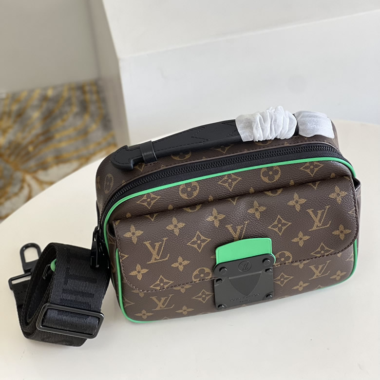 高仿lv男包S-Lock 郵差包凝聚路易威登的經典筆觸M46246￥1480.00的图片-高仿LV包包、高仿lv男包