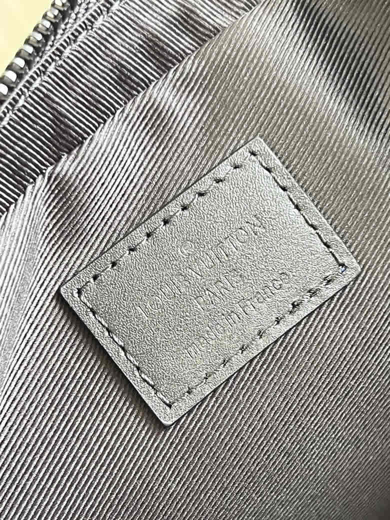 高仿lv男士郵差包Monogram Macassar 帆佈塑造靈活構型 M46266￥1480.00的图片-高仿LV包包、高仿lv男包