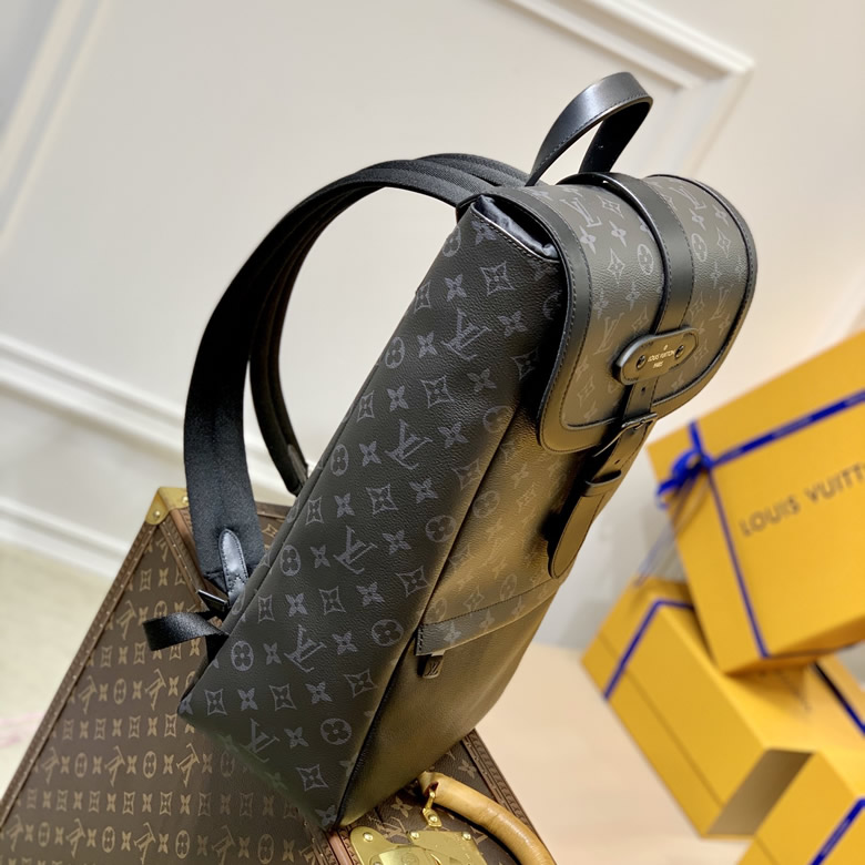 頂級原單LV男士雙肩包2022新款SAUMUR 黑色老花塗層帆佈 M45913黑￥1680.00的图片-高仿LV包包、高仿lv男包