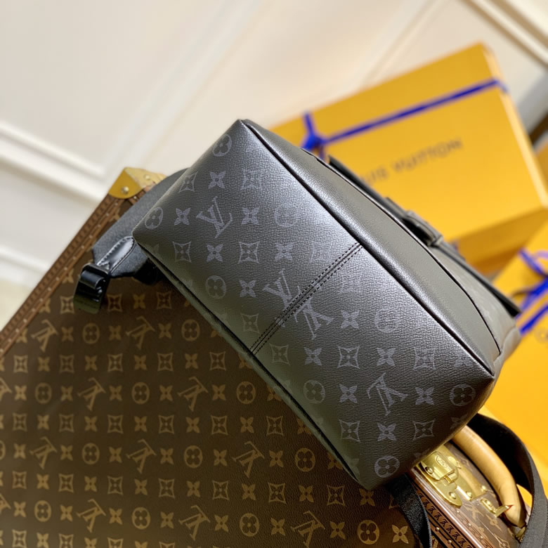 頂級原單LV男士雙肩包2022新款SAUMUR 黑色老花塗層帆佈 M45913黑￥1680.00的图片-高仿LV包包、高仿lv男包