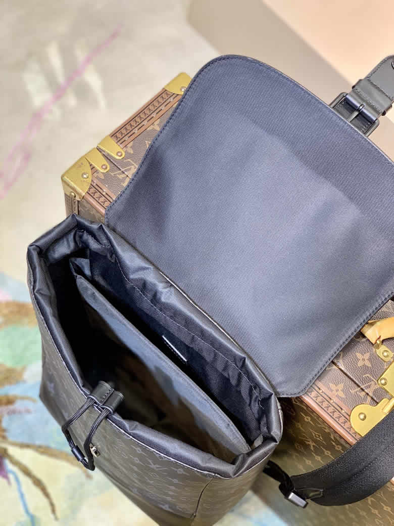 頂級原單LV男士雙肩包2022新款SAUMUR 黑色老花塗層帆佈 M45913黑￥1680.00的图片-高仿LV包包、高仿lv男包