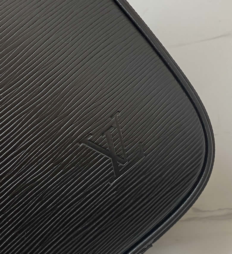 法國代購新款LV/路易威登男水波紋手提EPI皮革公文包M54404￥1480.00的图片-高仿LV包包、高仿lv男包