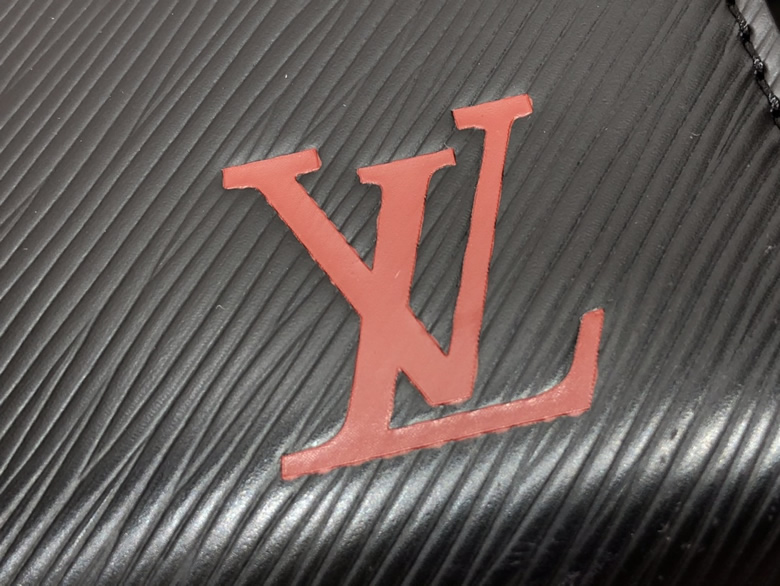 高仿lv手提斜跨男包SAC PLAT PM水波紋手袋m586585/8657克色￥1680.00的图片-高仿LV包包、高仿lv男包