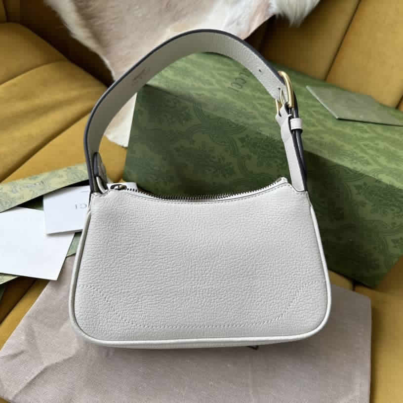 高仿古奇2023新款Aphrodite繫列雙G單肩手提純色腋下包739076白￥1480.00的图片-高仿古奇包包Gucci、高仿古奇女包Gucci