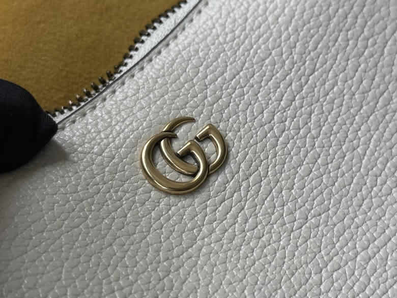 高仿古奇2023新款Aphrodite繫列雙G單肩手提純色腋下包739076白￥1480.00的图片-高仿古奇包包Gucci、高仿古奇女包Gucci