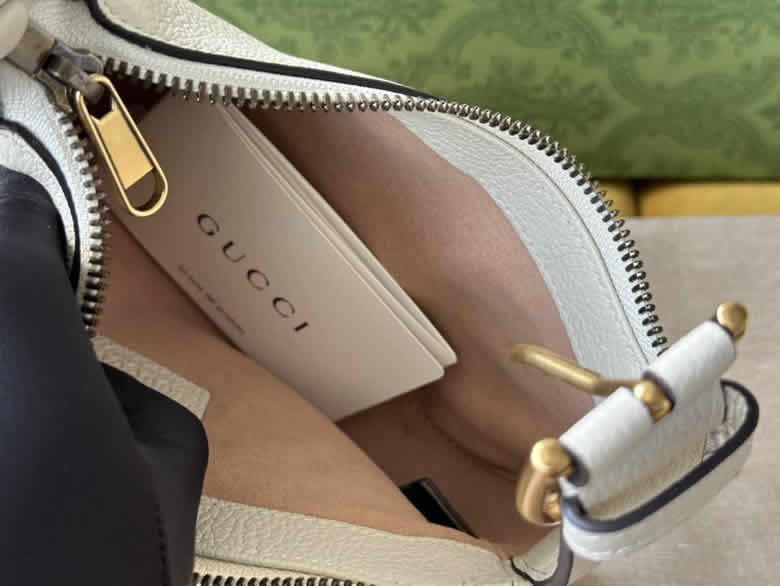 高仿古奇2023新款Aphrodite繫列雙G單肩手提純色腋下包739076白￥1480.00的图片-高仿古奇包包Gucci、高仿古奇女包Gucci