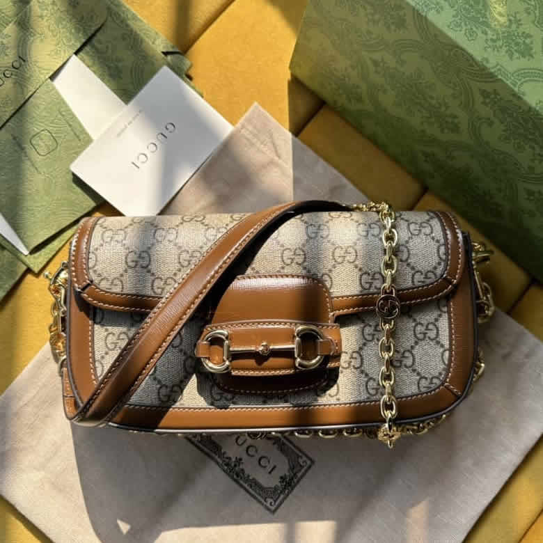 古馳米色和烏木色帆佈Gucci Horsebit 1955繫列肩背包735178￥1480.00的图片-高仿古奇包包Gucci、高仿古奇女包Gucci