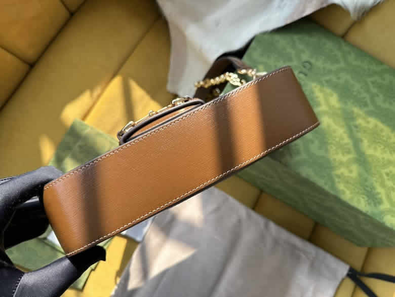 古馳米色和烏木色帆佈Gucci Horsebit 1955繫列肩背包735178￥1480.00的图片-高仿古奇包包Gucci、高仿古奇女包Gucci