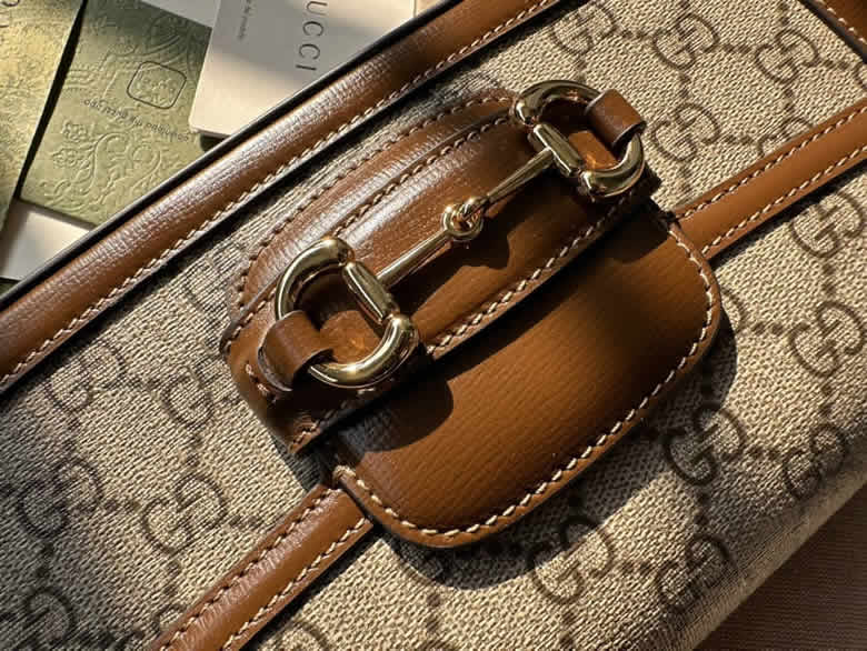 古馳米色和烏木色帆佈Gucci Horsebit 1955繫列肩背包735178￥1480.00的图片-高仿古奇包包Gucci、高仿古奇女包Gucci