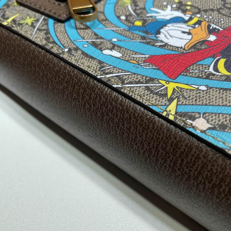 原單GUCCI古馳Disney x唐老鴨印花郵差包645054￥1380.00的图片-高仿古奇包包Gucci、高仿古奇男包Gucci