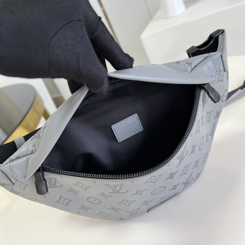 高仿lv腰包DISCOVERY新款 Discovery沾染 M46108￥1480.00的图片-高仿LV包包、高仿lv男包