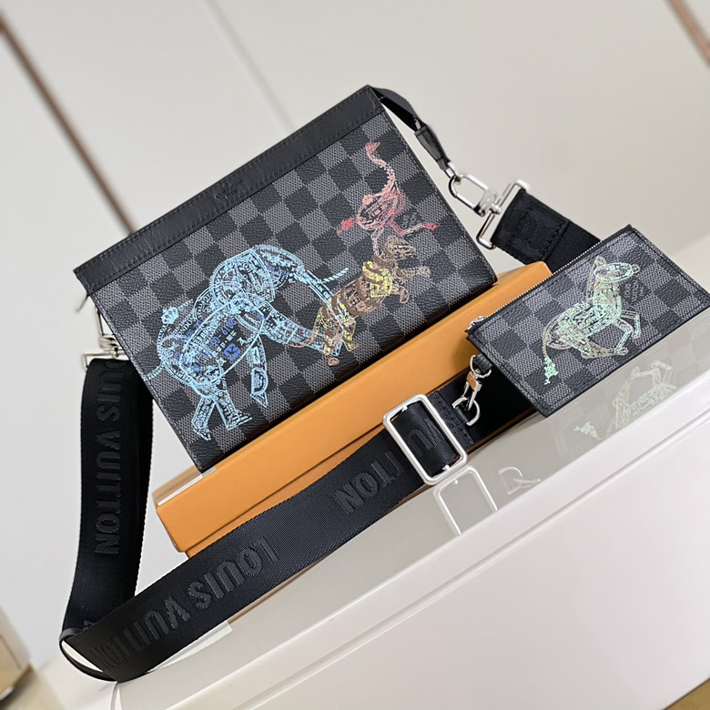 精仿lv男包兩件套繫列海關印章風格棋盤格紋大象老虎和鴕鳥N64608絲印￥1480.00的图片-高仿LV包包、高仿lv男包