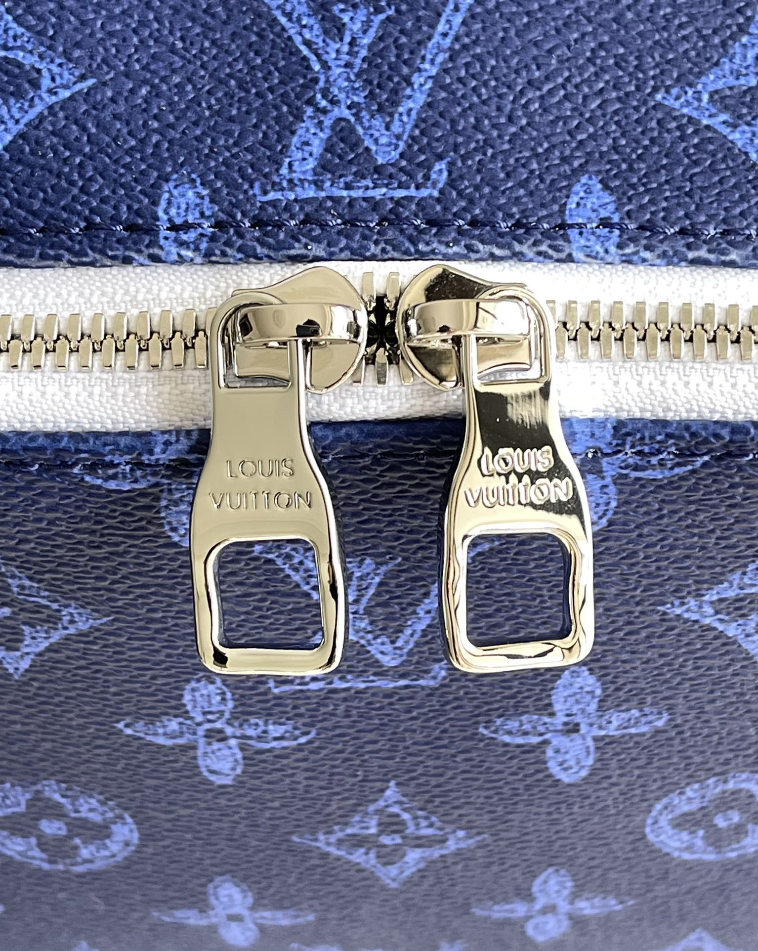 LV 原單雙肩包取材復古 Monogram 塗層帆佈的图片-高仿LV包包、高仿lv女包