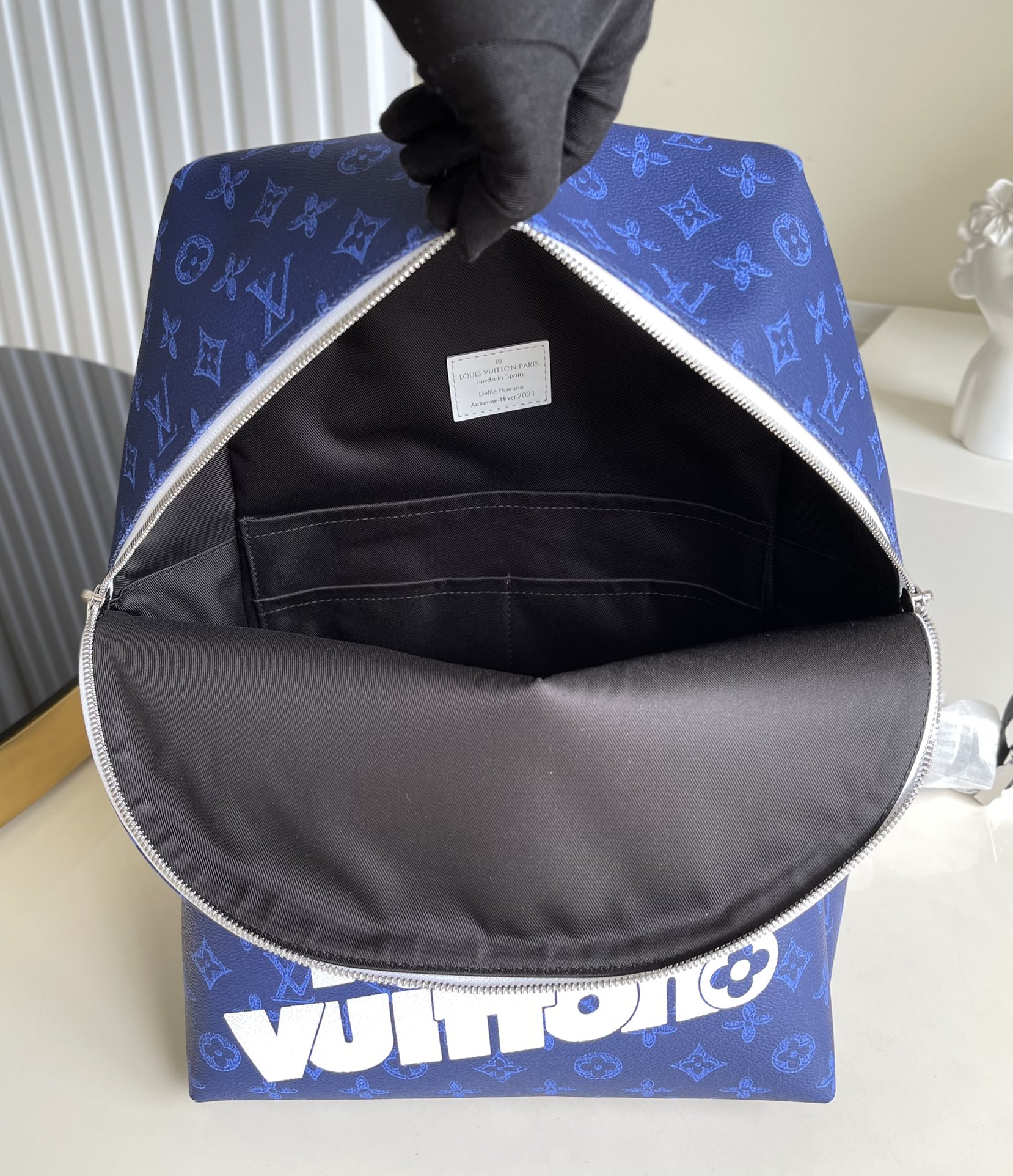 LV 原單雙肩包取材復古 Monogram 塗層帆佈的图片-高仿LV包包、高仿lv女包