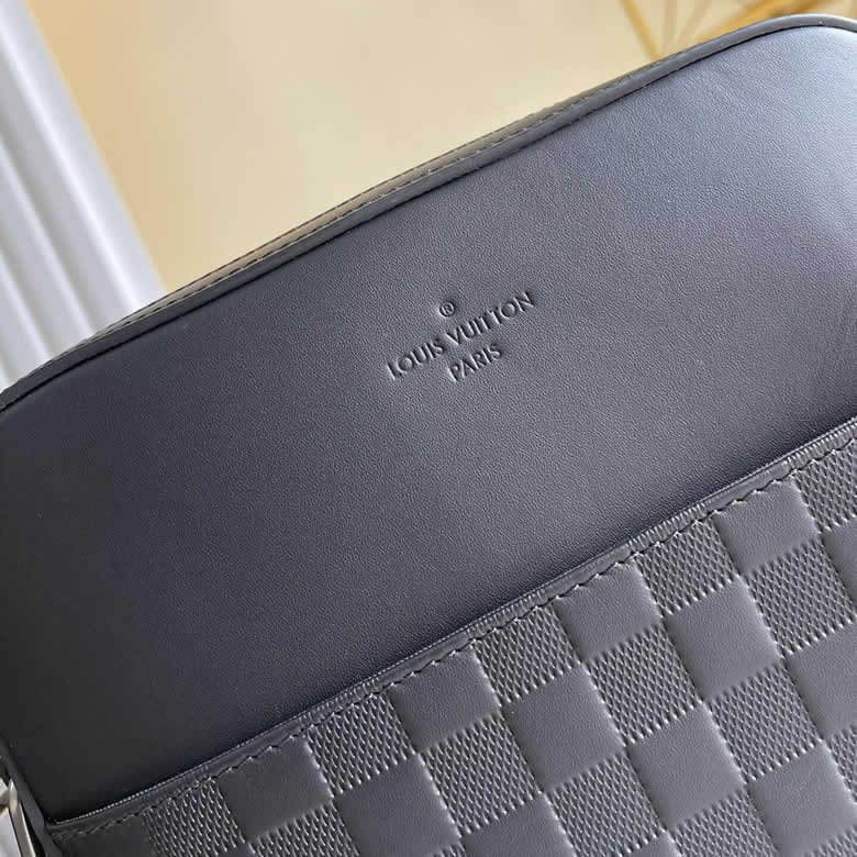 LV高仿男士斜挎包全皮壓格District Pochette全新 N23355￥1480.00的图片-高仿LV包包、高仿lv男包