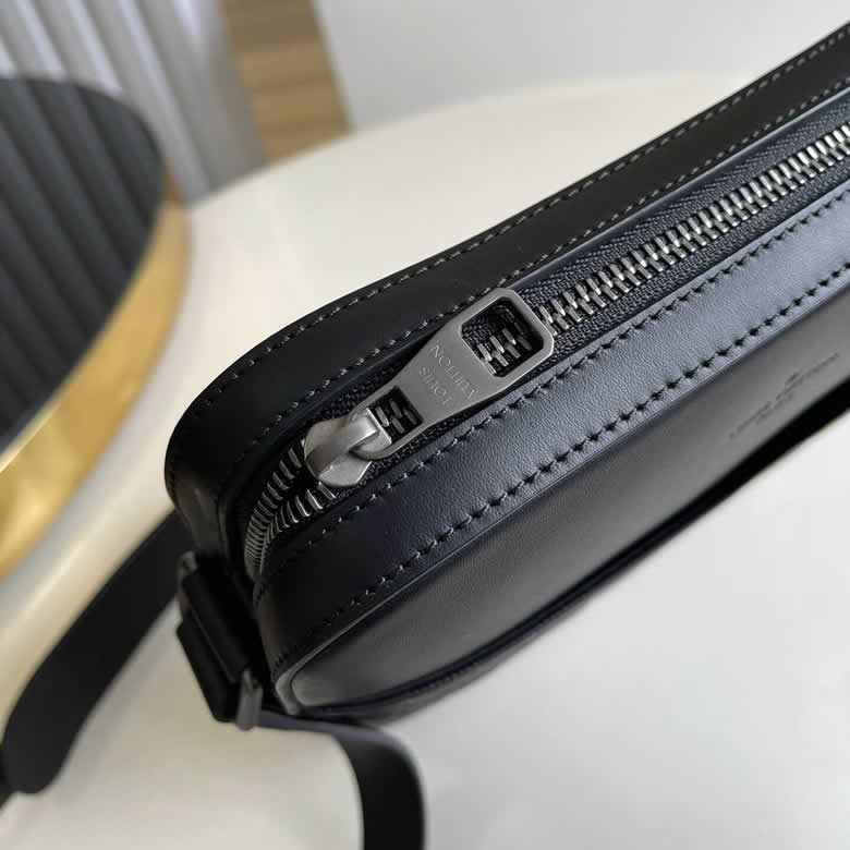 LV高仿男士斜挎包全皮壓格District Pochette全新 N23355￥1480.00的图片-高仿LV包包、高仿lv男包