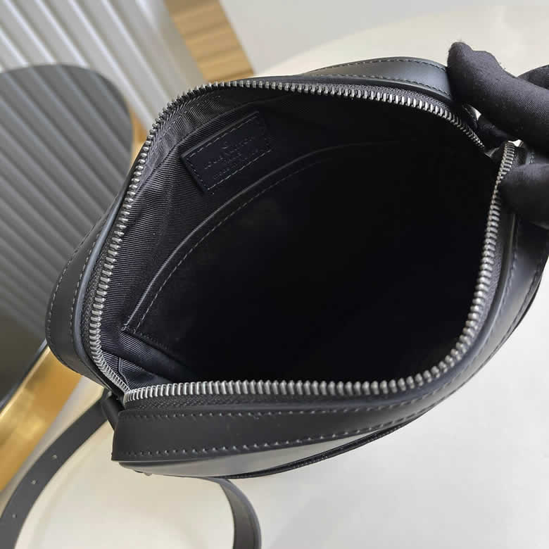 LV高仿男士斜挎包全皮壓格District Pochette全新 N23355￥1480.00的图片-高仿LV包包、高仿lv男包