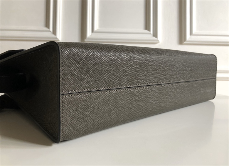 lv高仿公文包-驢牌2020潮款Robusto公文包M30591墨綠¥1880.00的图片-高仿LV包包、高仿lv男包 lv高仿公文包-驢牌2020潮款Robusto公文包M30591墨綠¥1880.00的图片-高仿LV包包、高仿lv男包