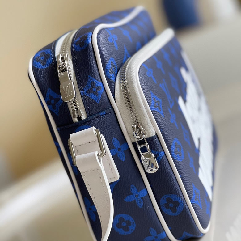 LV新款高仿男包 LV老花字體絲印郵差包M46115藍色¥1480.00的图片-高仿LV包包、高仿lv男包 LV新款高仿男包 LV老花字體絲印郵差包M46115藍色¥1480.00的图片-高仿LV包包、高仿lv男包