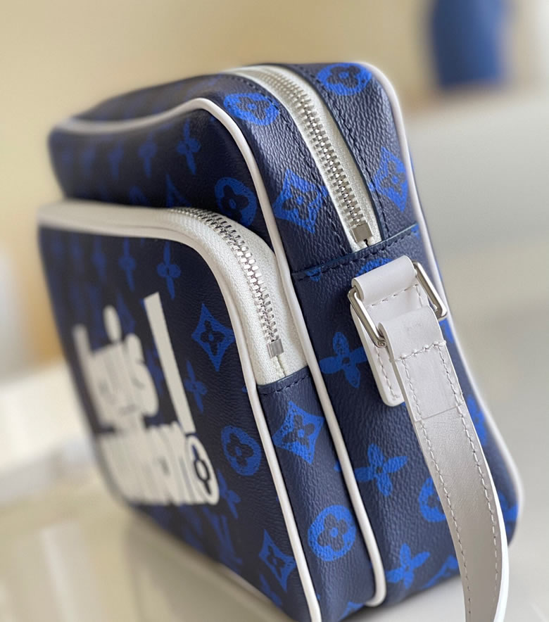 LV新款高仿男包 LV老花字體絲印郵差包M46115藍色¥1480.00的图片-高仿LV包包、高仿lv男包 LV新款高仿男包 LV老花字體絲印郵差包M46115藍色¥1480.00的图片-高仿LV包包、高仿lv男包