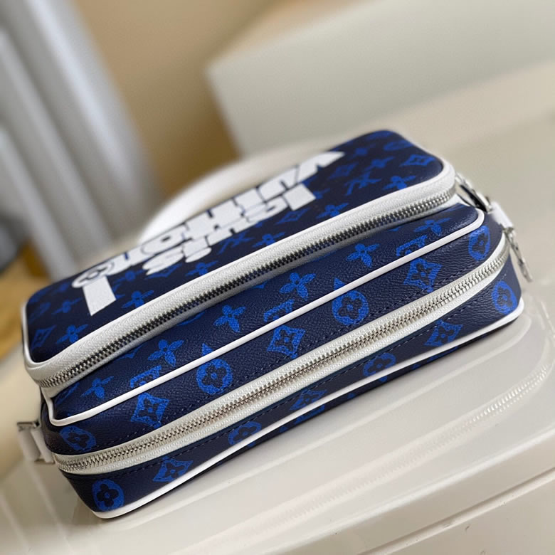 LV新款高仿男包 LV老花字體絲印郵差包M46115藍色¥1480.00的图片-高仿LV包包、高仿lv男包 LV新款高仿男包 LV老花字體絲印郵差包M46115藍色¥1480.00的图片-高仿LV包包、高仿lv男包