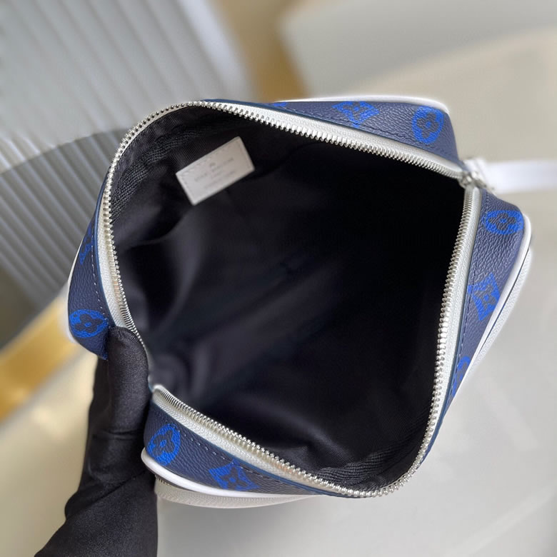 LV新款高仿男包 LV老花字體絲印郵差包M46115藍色¥1480.00的图片-高仿LV包包、高仿lv男包 LV新款高仿男包 LV老花字體絲印郵差包M46115藍色¥1480.00的图片-高仿LV包包、高仿lv男包