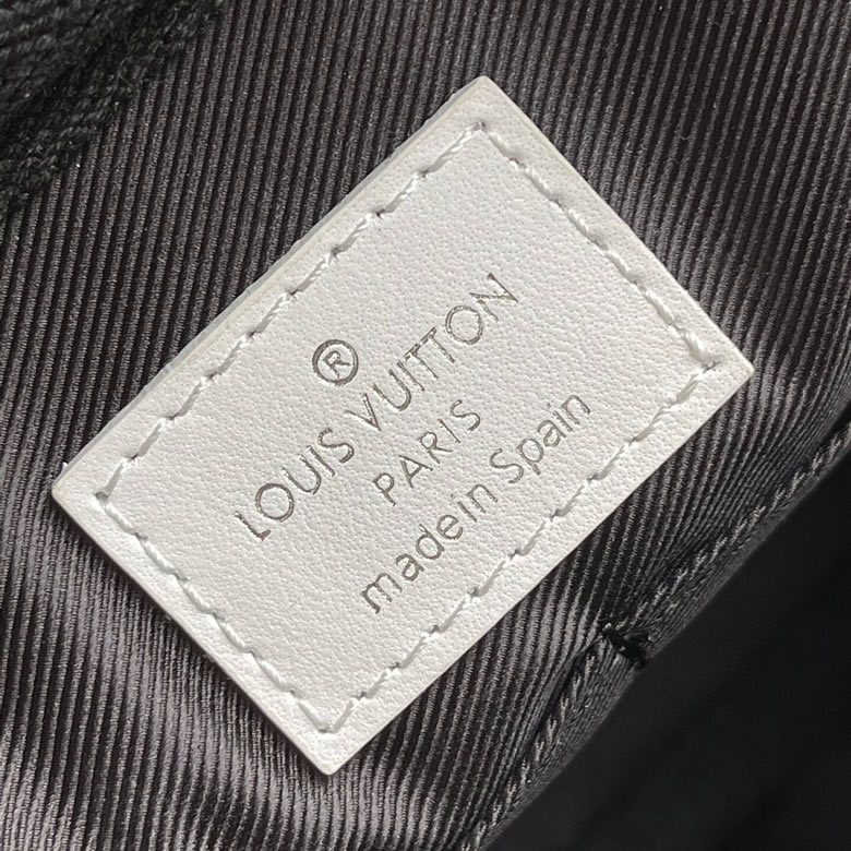 LV新款高仿男包 LV老花字體絲印郵差包M46115藍色¥1480.00的图片-高仿LV包包、高仿lv男包 LV新款高仿男包 LV老花字體絲印郵差包M46115藍色¥1480.00的图片-高仿LV包包、高仿lv男包