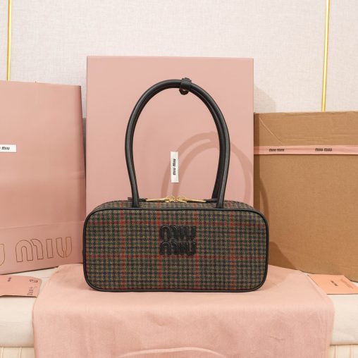 MiuMiu新品仟鳥格高仿包保齡球各大時尚搏主明星都愛背它