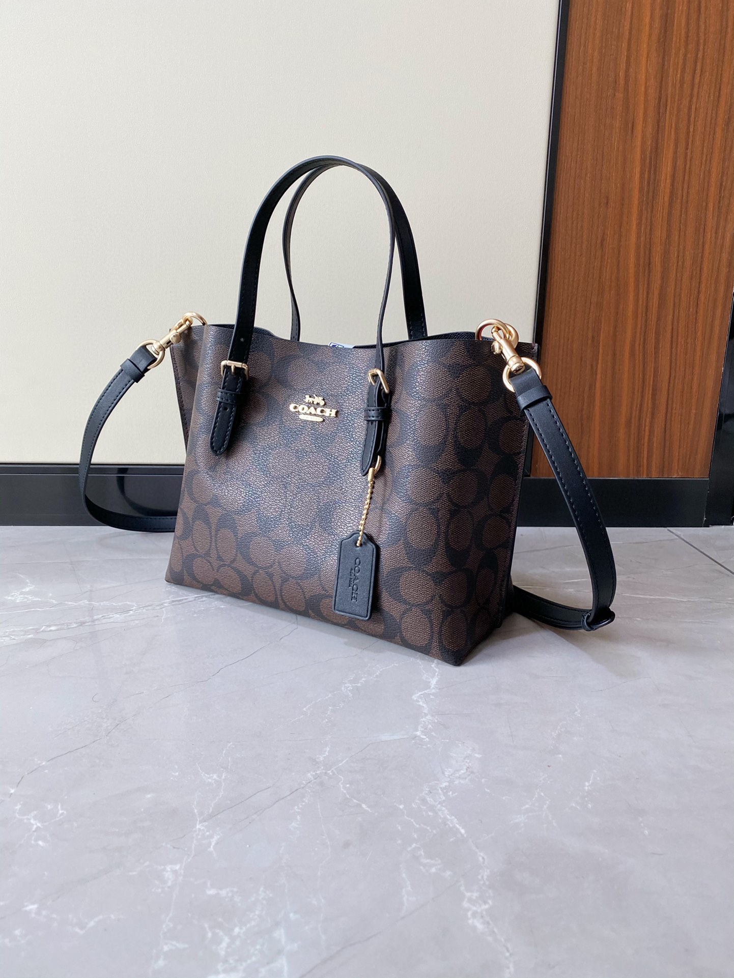 P360 款號C4250 COA** Mollie Tote 25 小號托特一比一高仿蔻馳包的图片-高仿蔻馳包包coach