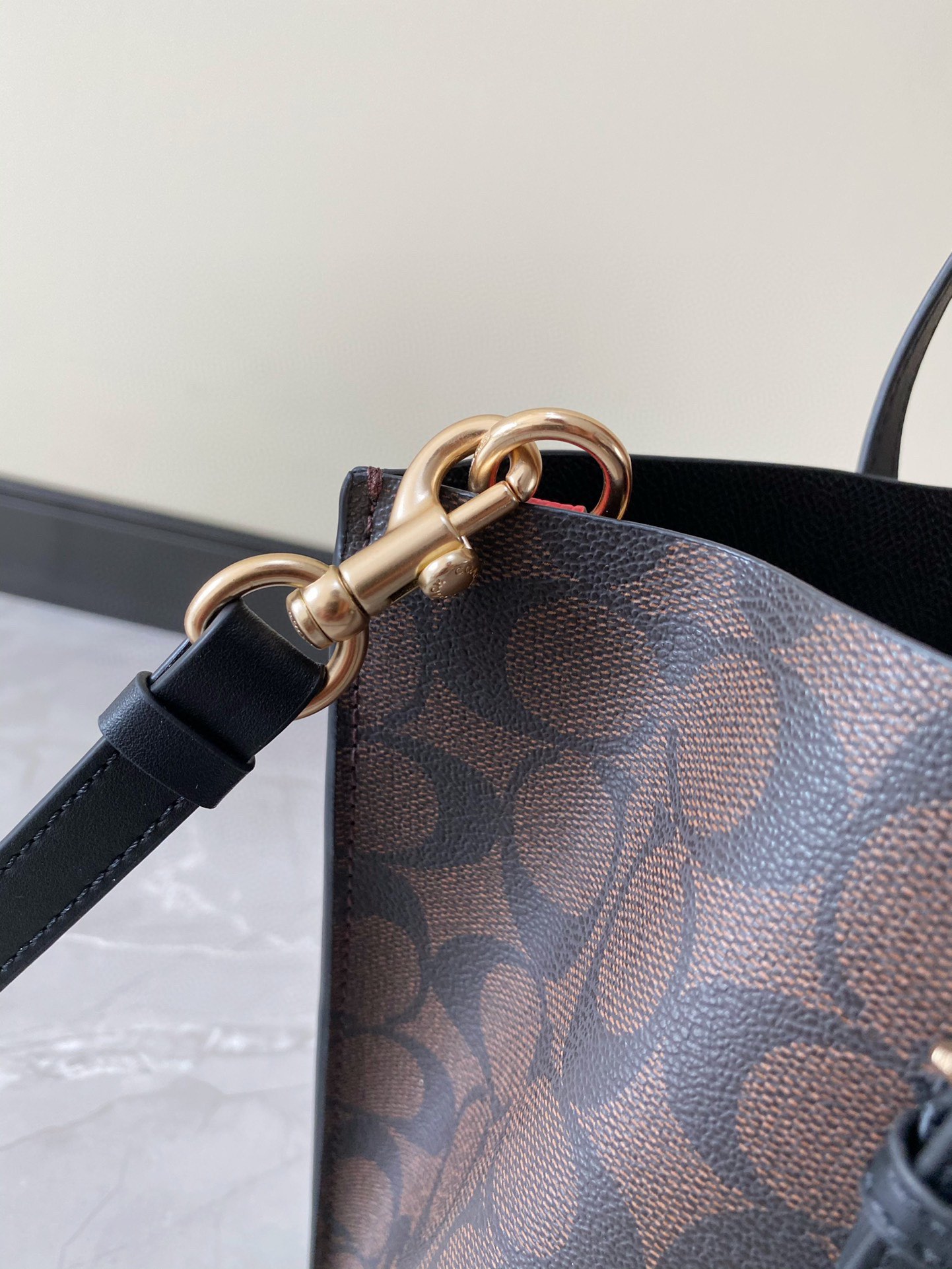 P360 款號C4250 COA** Mollie Tote 25 小號托特一比一高仿蔻馳包的图片-高仿蔻馳包包coach