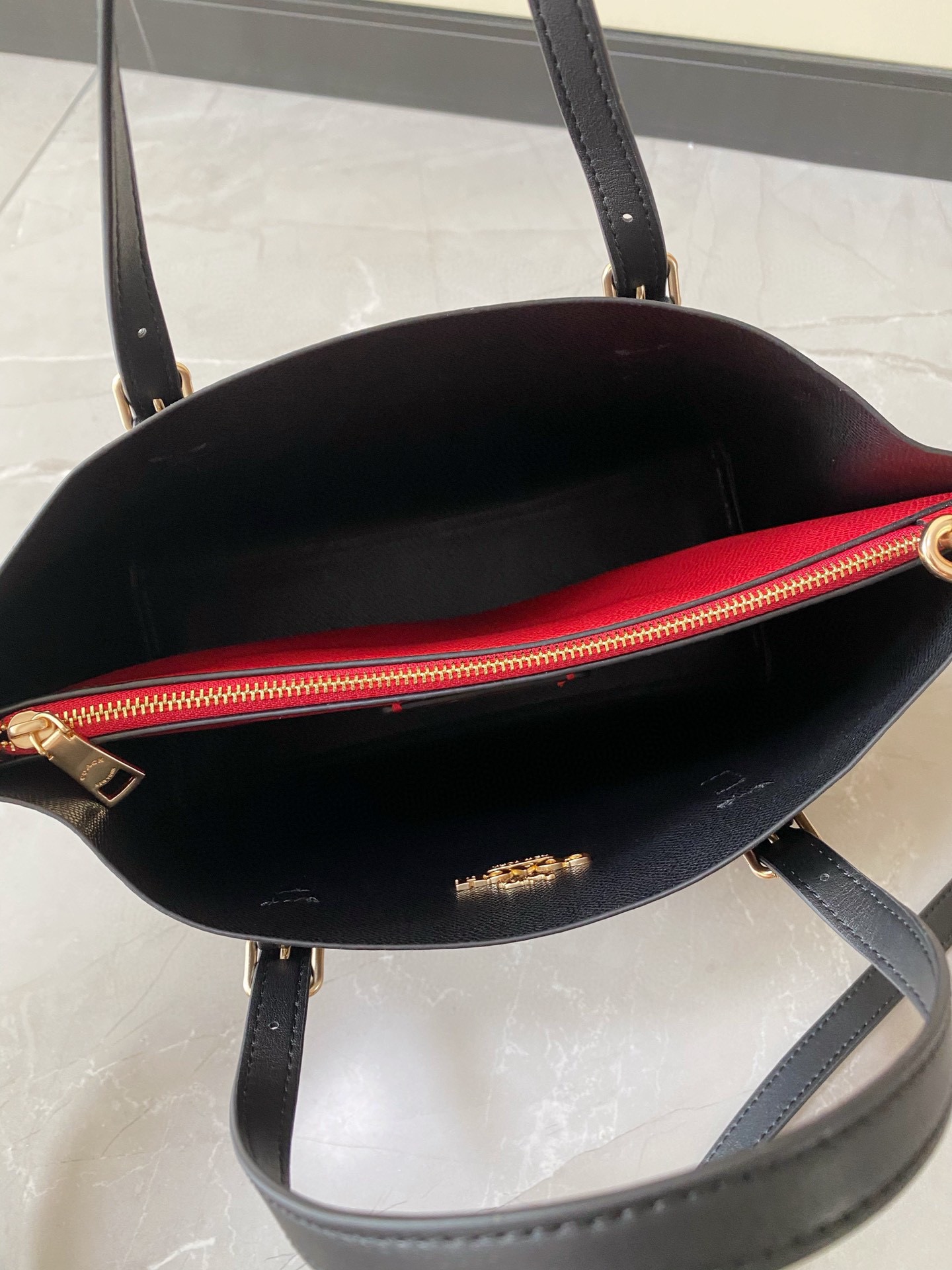 P360 款號C4250 COA** Mollie Tote 25 小號托特一比一高仿蔻馳包的图片-高仿蔻馳包包coach