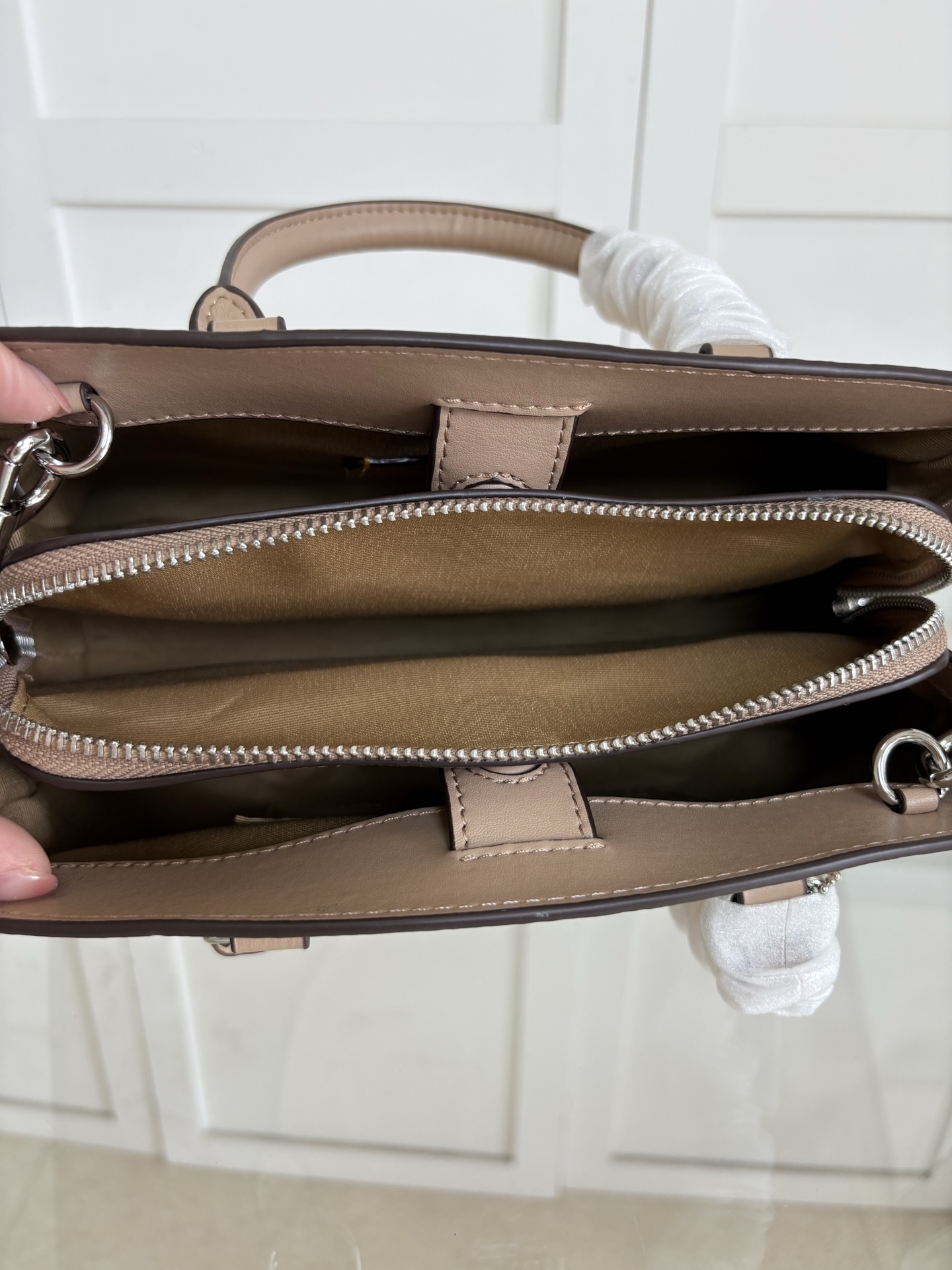 【新品】COACH/蔻馳高仿包奧萊女士老花SAVANNAH小號CARRYALL手提斜挎包的图片-高仿蔻馳包包coach