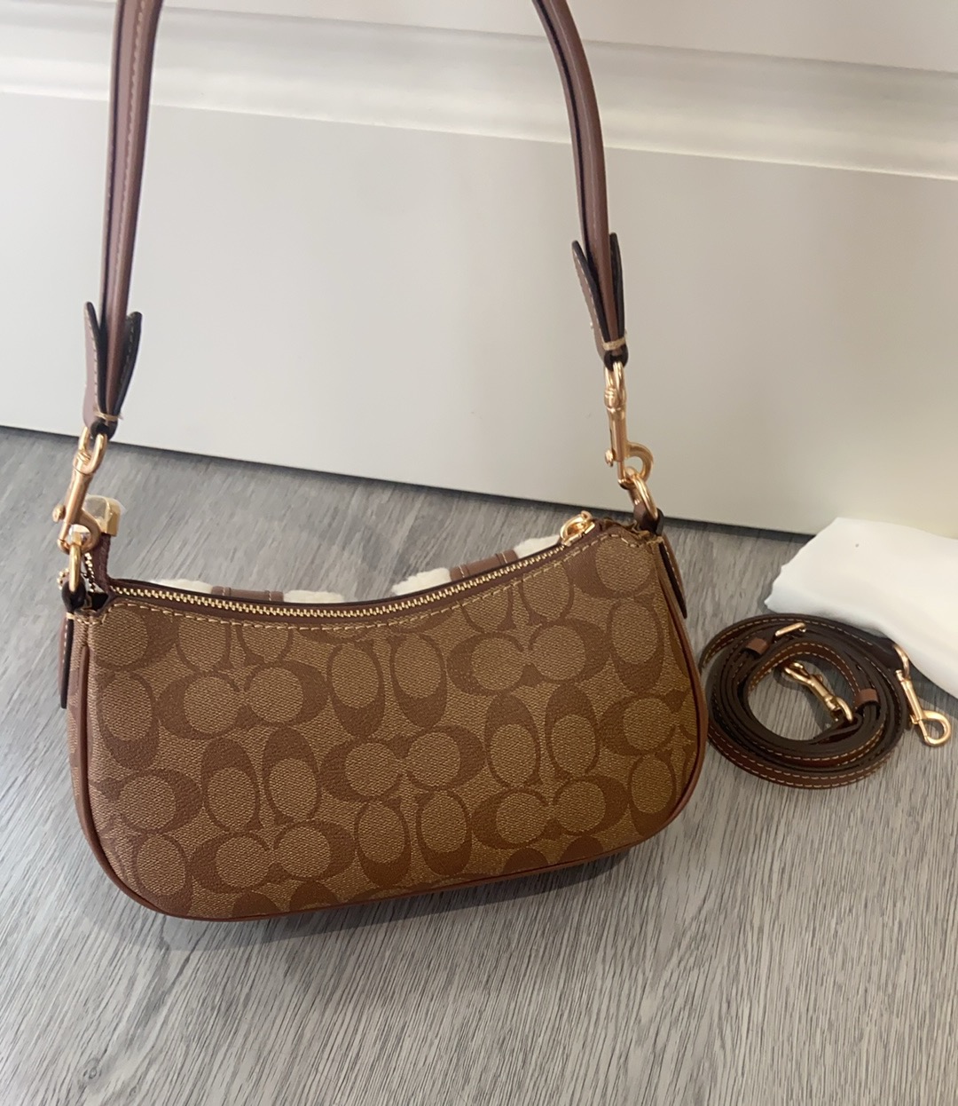 Coach一比一高仿包 |Ashton Baguette12月新品的图片-高仿蔻馳包包coach