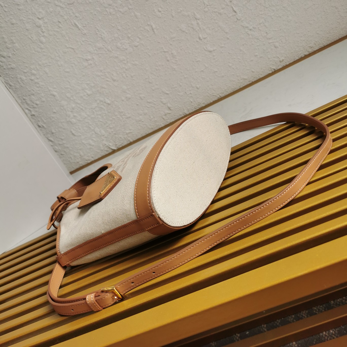 普拉達原單包專櫃最新款亞麻帆布包尺寸：21Ｘ18Ｘ9CM的图片-高仿普拉达包包