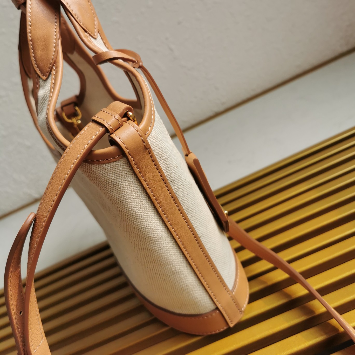 普拉達原單包專櫃最新款亞麻帆布包尺寸：21Ｘ18Ｘ9CM的图片-高仿普拉达包包