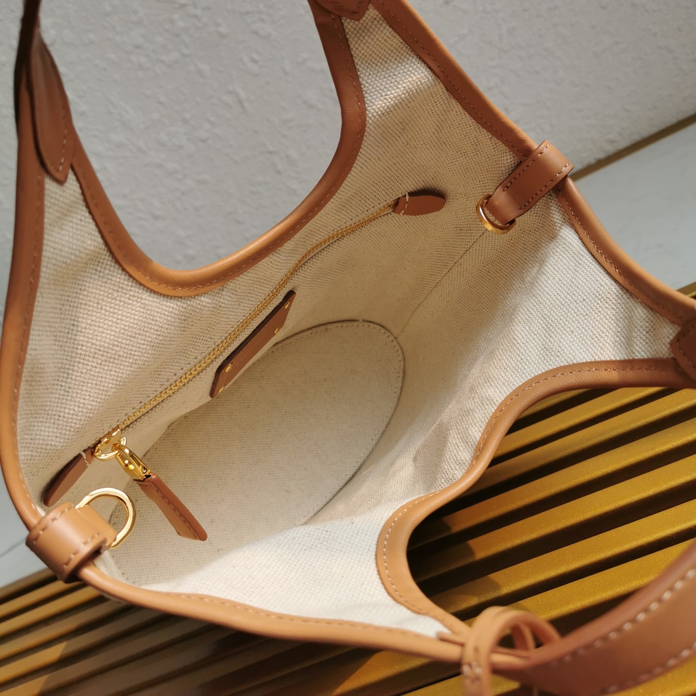 普拉達原單包專櫃最新款亞麻帆布包尺寸：21Ｘ18Ｘ9CM的图片-高仿普拉达包包