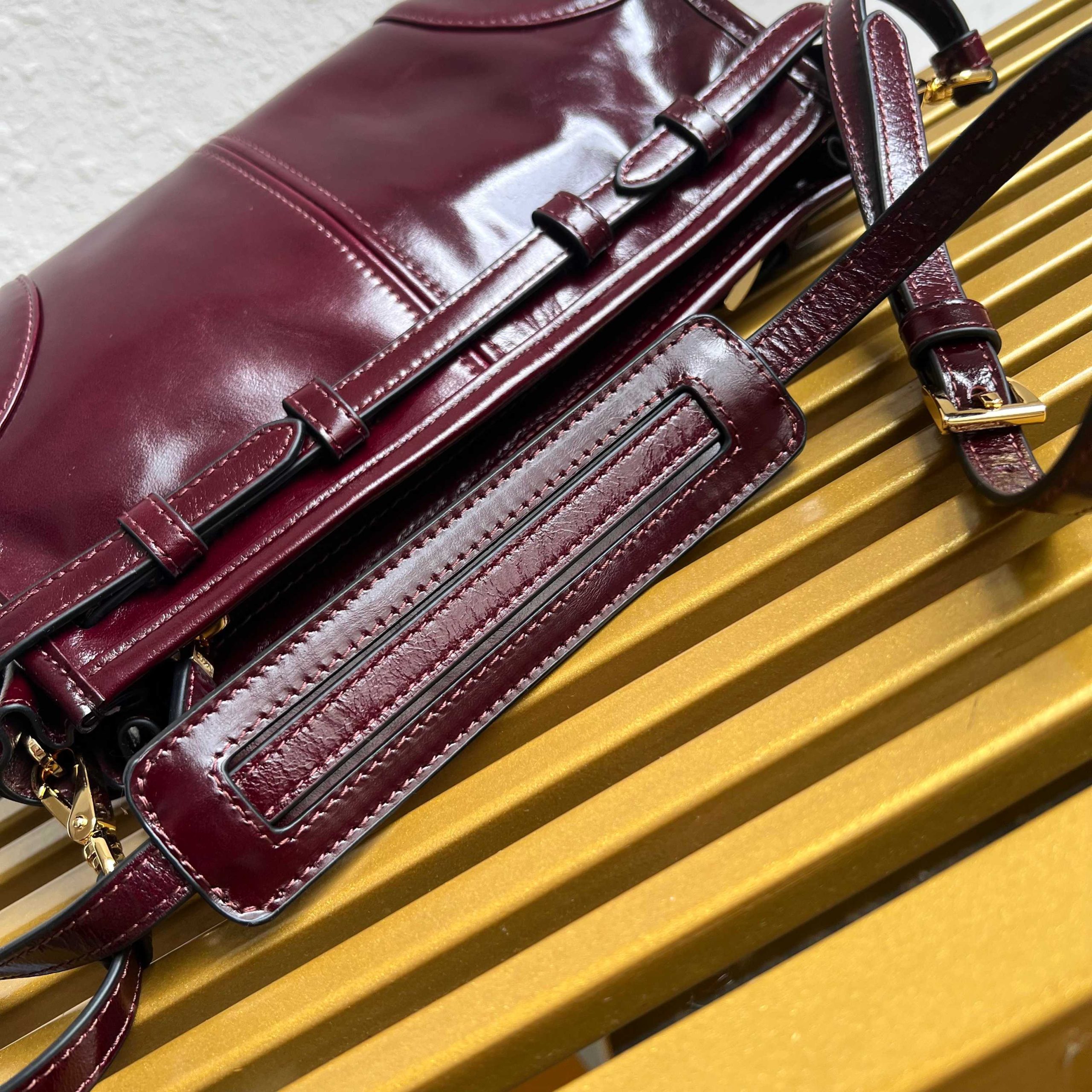 【頂級原單普拉達】新款lusSolf油臘皮1BH215斜跨包的图片-高仿普拉达包包 【頂級原單普拉達】新款lusSolf油臘皮1BH215斜跨包的图片-高仿普拉达包包