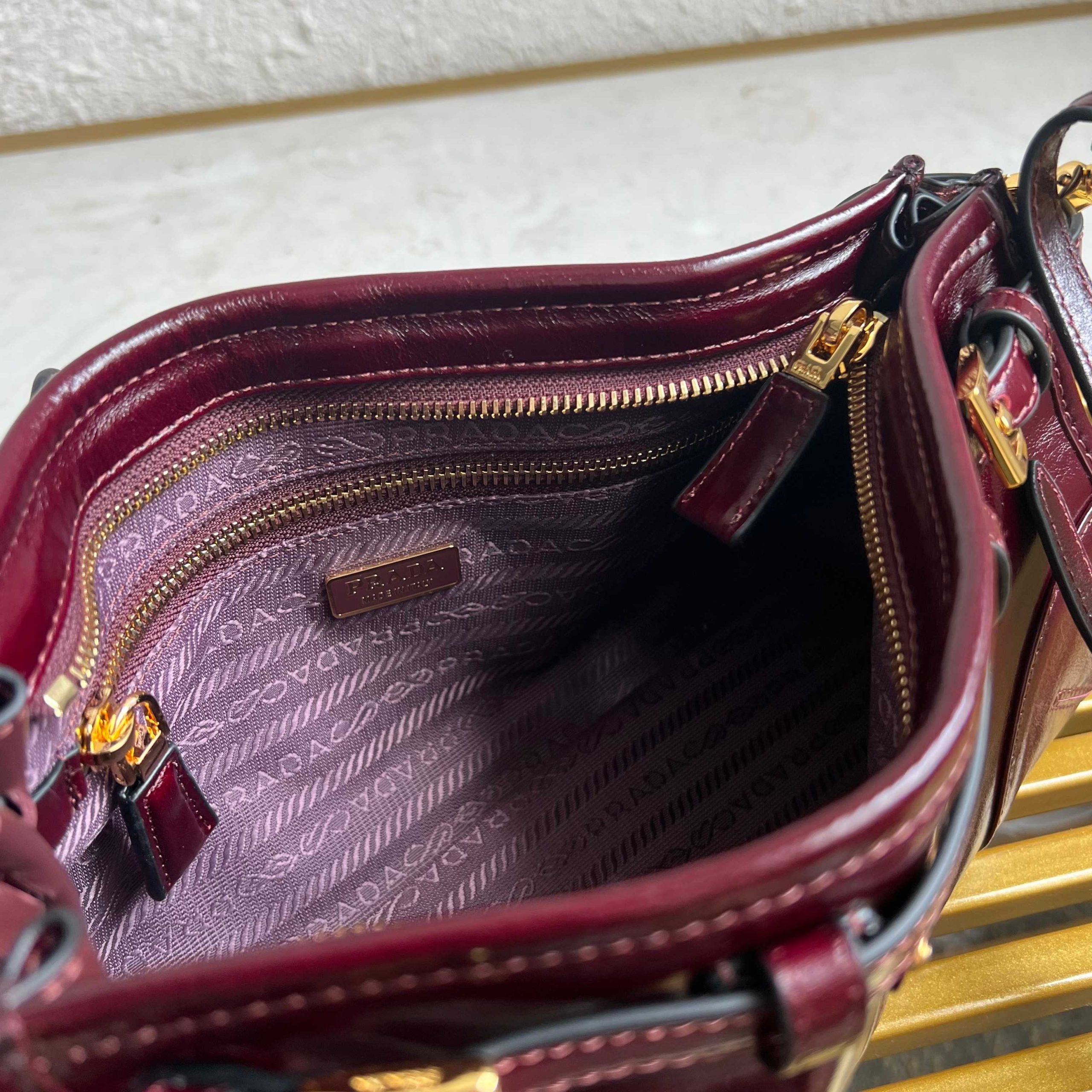 【頂級原單普拉達】新款lusSolf油臘皮1BH215斜跨包的图片-高仿普拉达包包 【頂級原單普拉達】新款lusSolf油臘皮1BH215斜跨包的图片-高仿普拉达包包