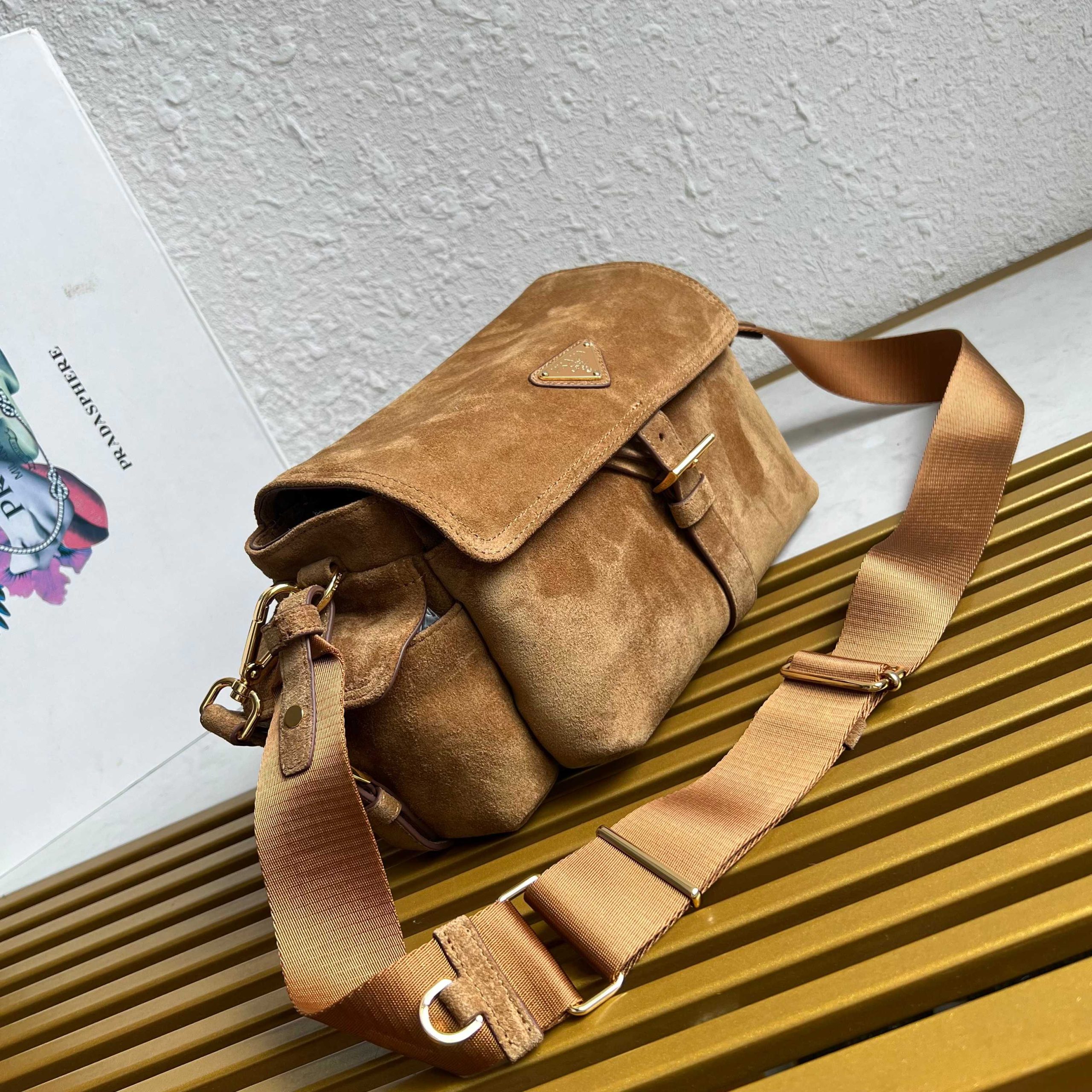 普拉達【頂級原單】新款郵差包1BD394磨砂皮肉桂色的图片-高仿普拉达包包