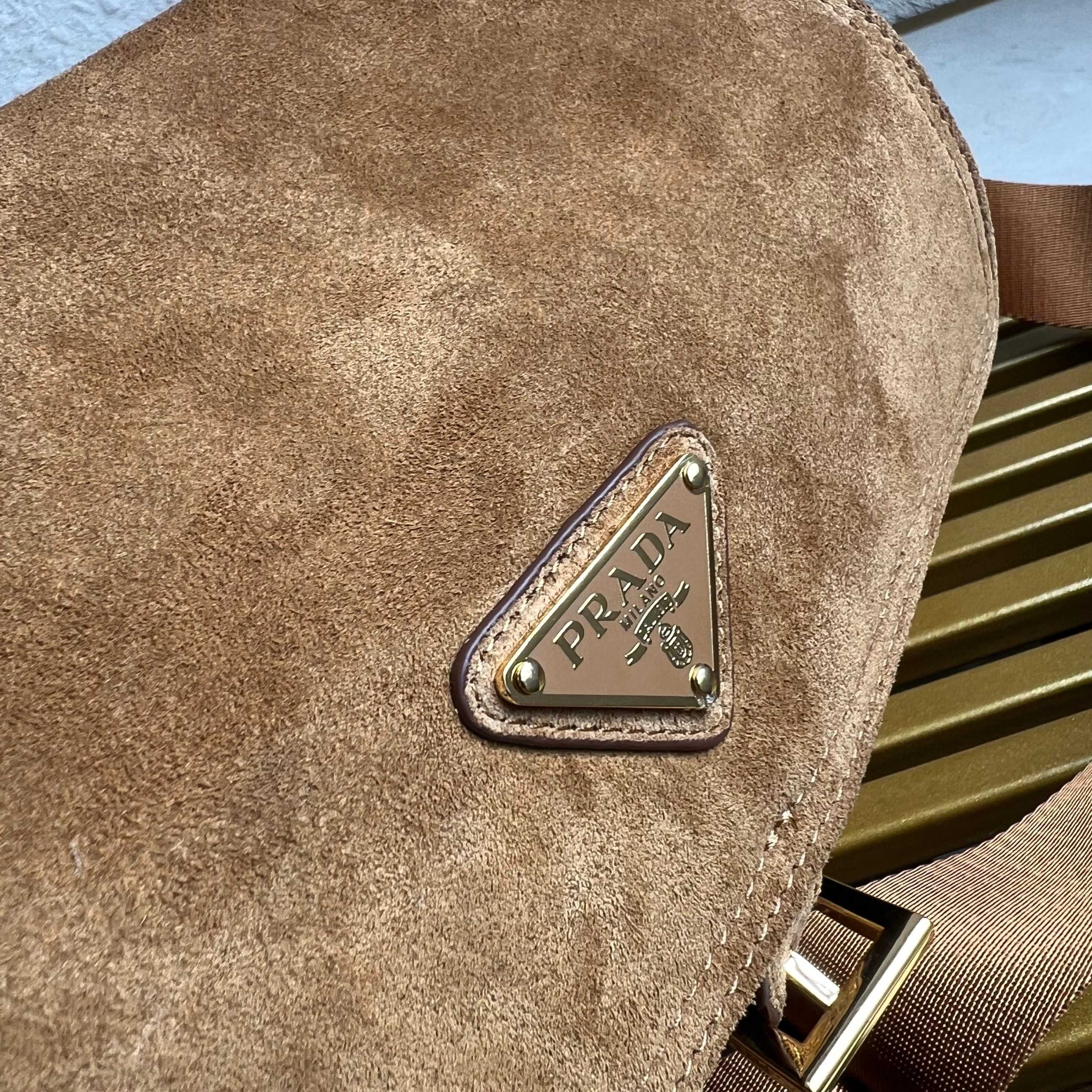 普拉達【頂級原單】新款郵差包1BD394磨砂皮肉桂色的图片-高仿普拉达包包