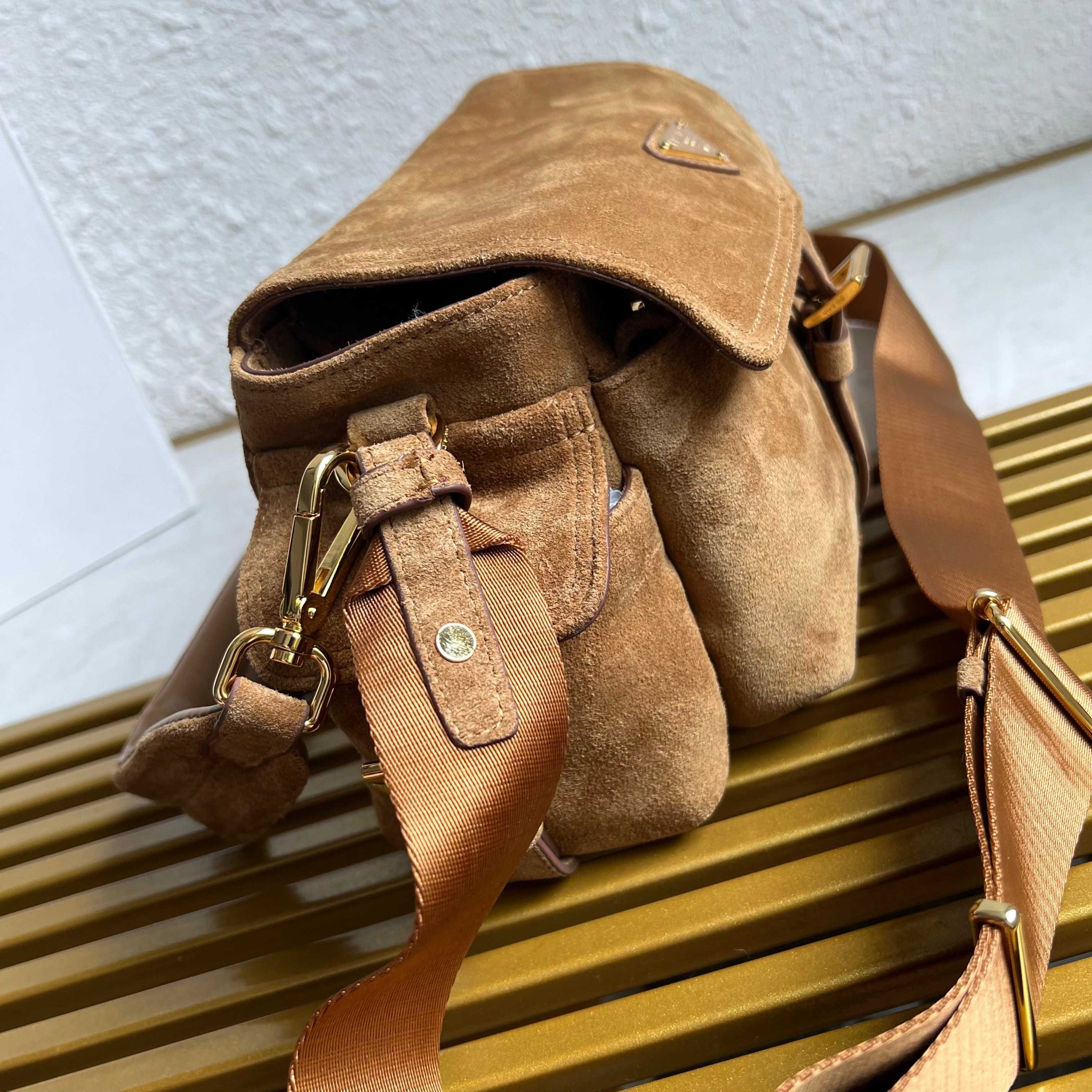 普拉達【頂級原單】新款郵差包1BD394磨砂皮肉桂色的图片-高仿普拉达包包