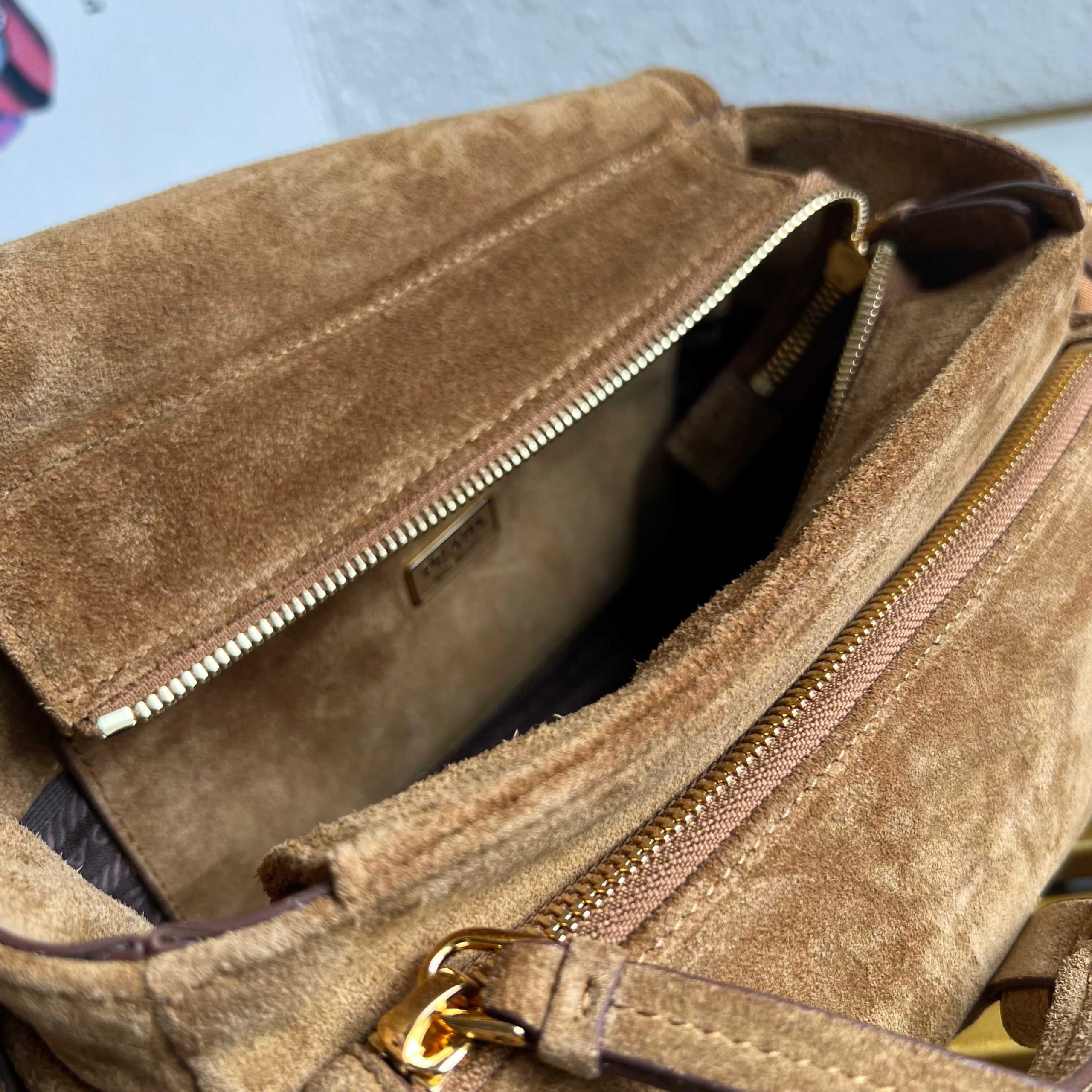 普拉達【頂級原單】新款郵差包1BD394磨砂皮肉桂色的图片-高仿普拉达包包