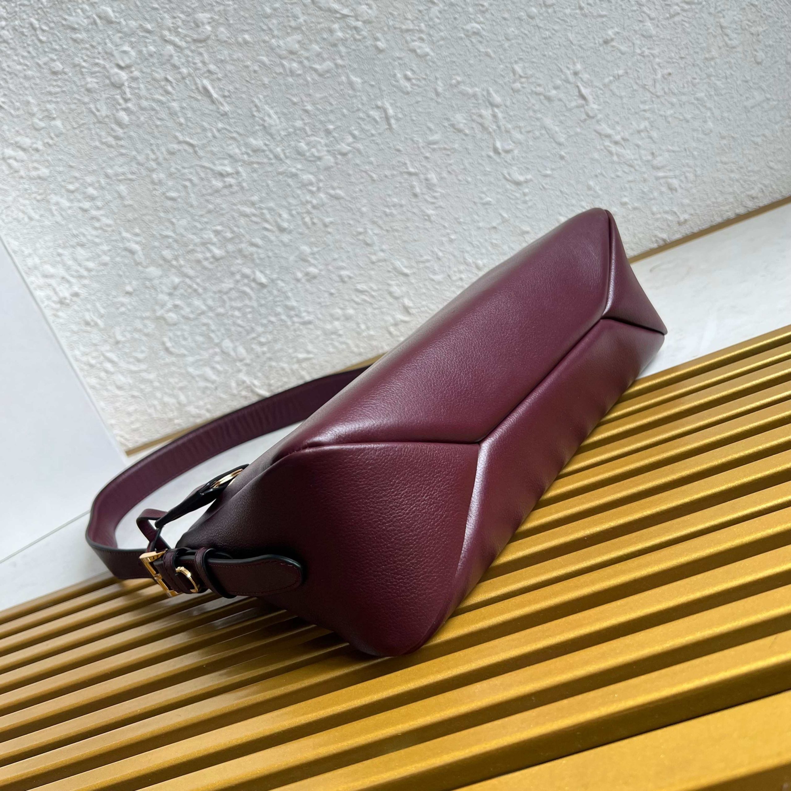 【頂級原單普拉達】🌹(小號)🎉新款Aimee腋下包的图片-高仿普拉达包包 【頂級原單普拉達】🌹(小號)🎉新款Aimee腋下包的图片-高仿普拉达包包