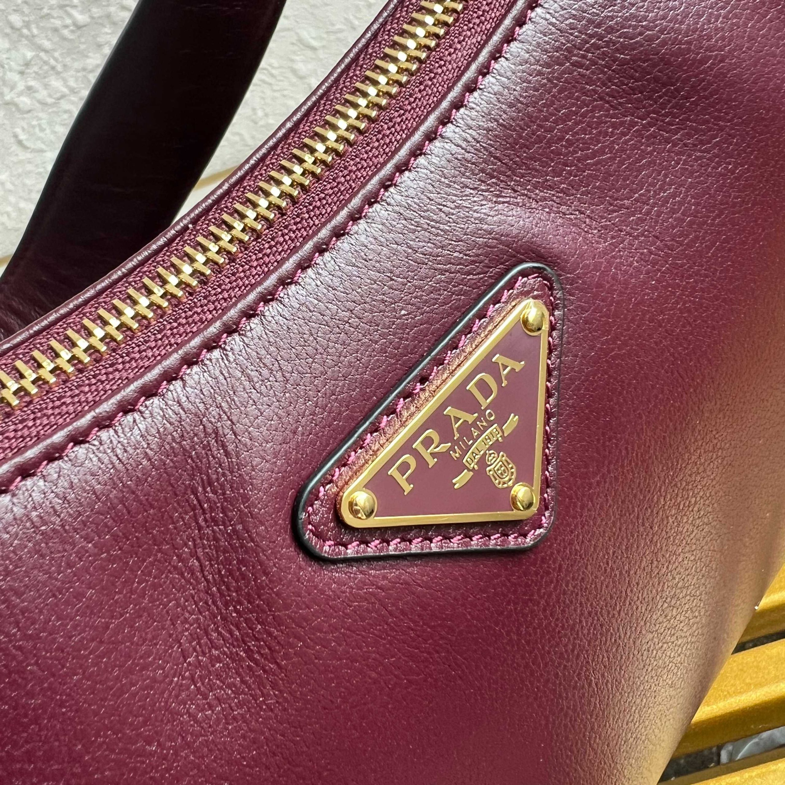 【頂級原單普拉達】🌹(小號)🎉新款Aimee腋下包的图片-高仿普拉达包包 【頂級原單普拉達】🌹(小號)🎉新款Aimee腋下包的图片-高仿普拉达包包