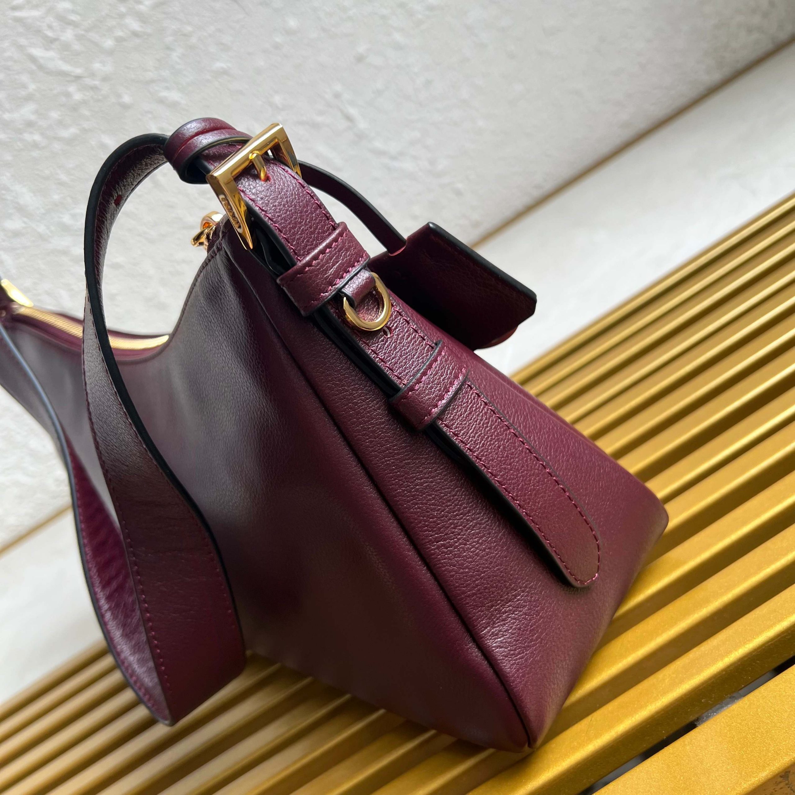 【頂級原單普拉達】🌹(小號)🎉新款Aimee腋下包的图片-高仿普拉达包包 【頂級原單普拉達】🌹(小號)🎉新款Aimee腋下包的图片-高仿普拉达包包