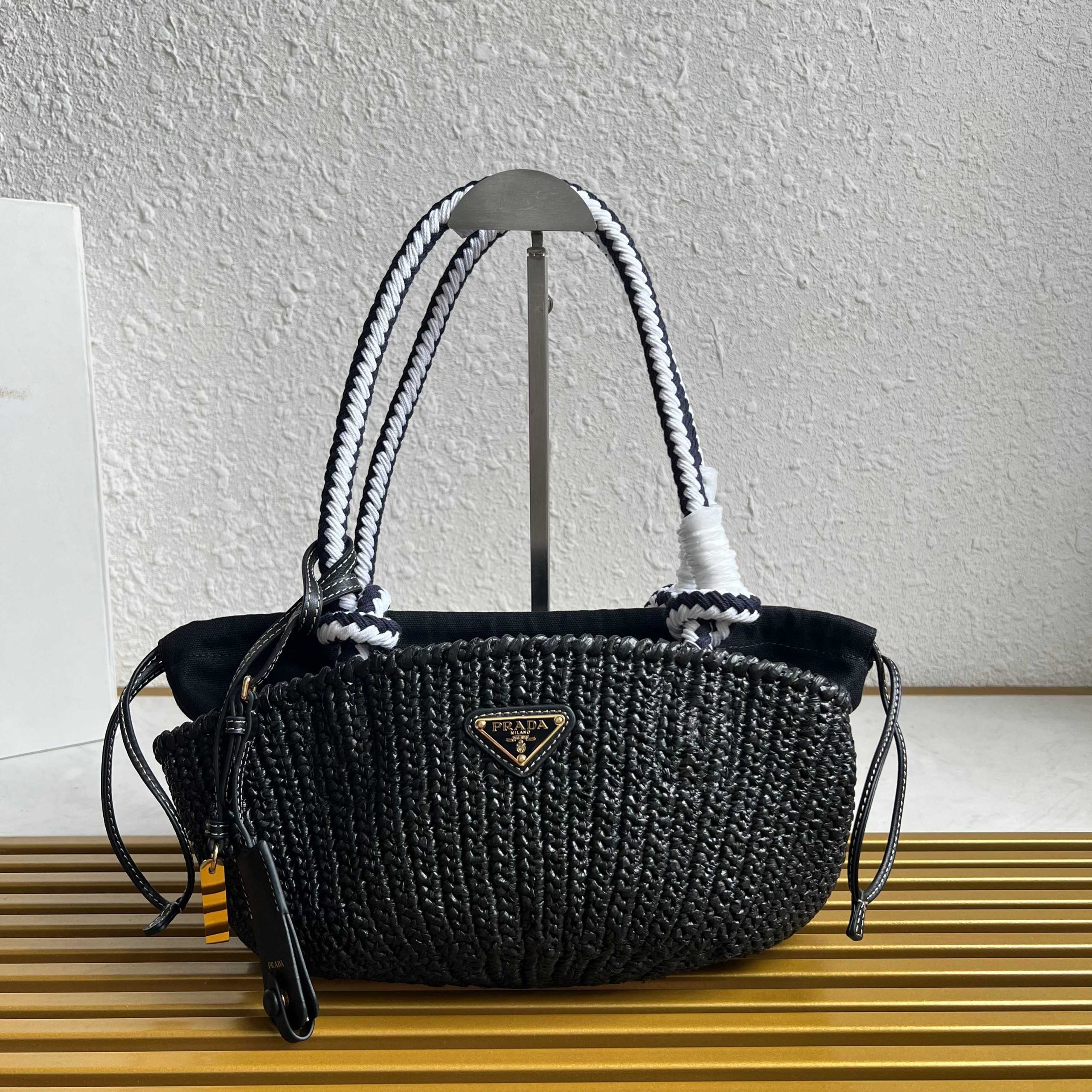 【頂級原單普拉達】高仿包 新款編織菜籃子的图片-高仿普拉达包包