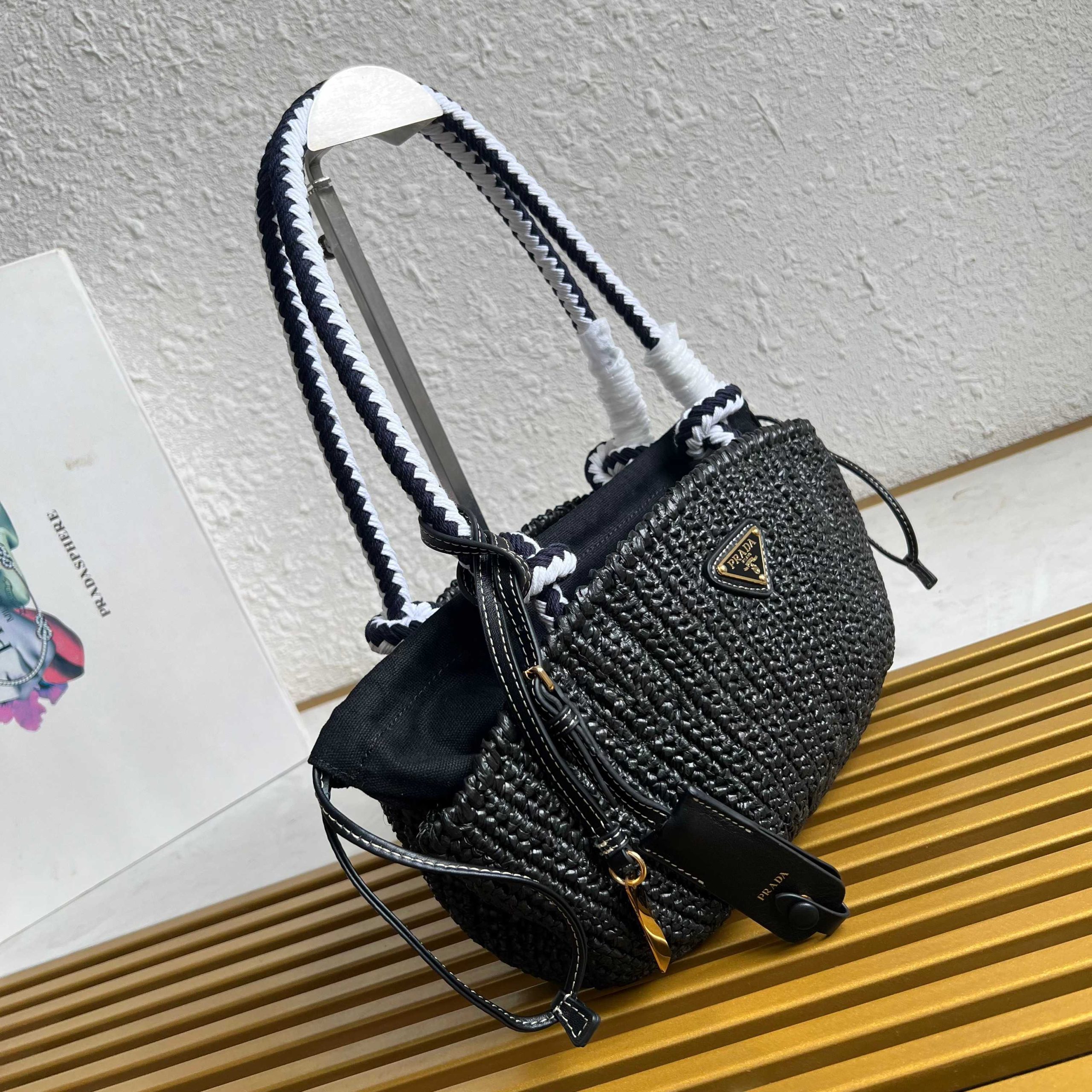 【頂級原單普拉達】高仿包 新款編織菜籃子的图片-高仿普拉达包包