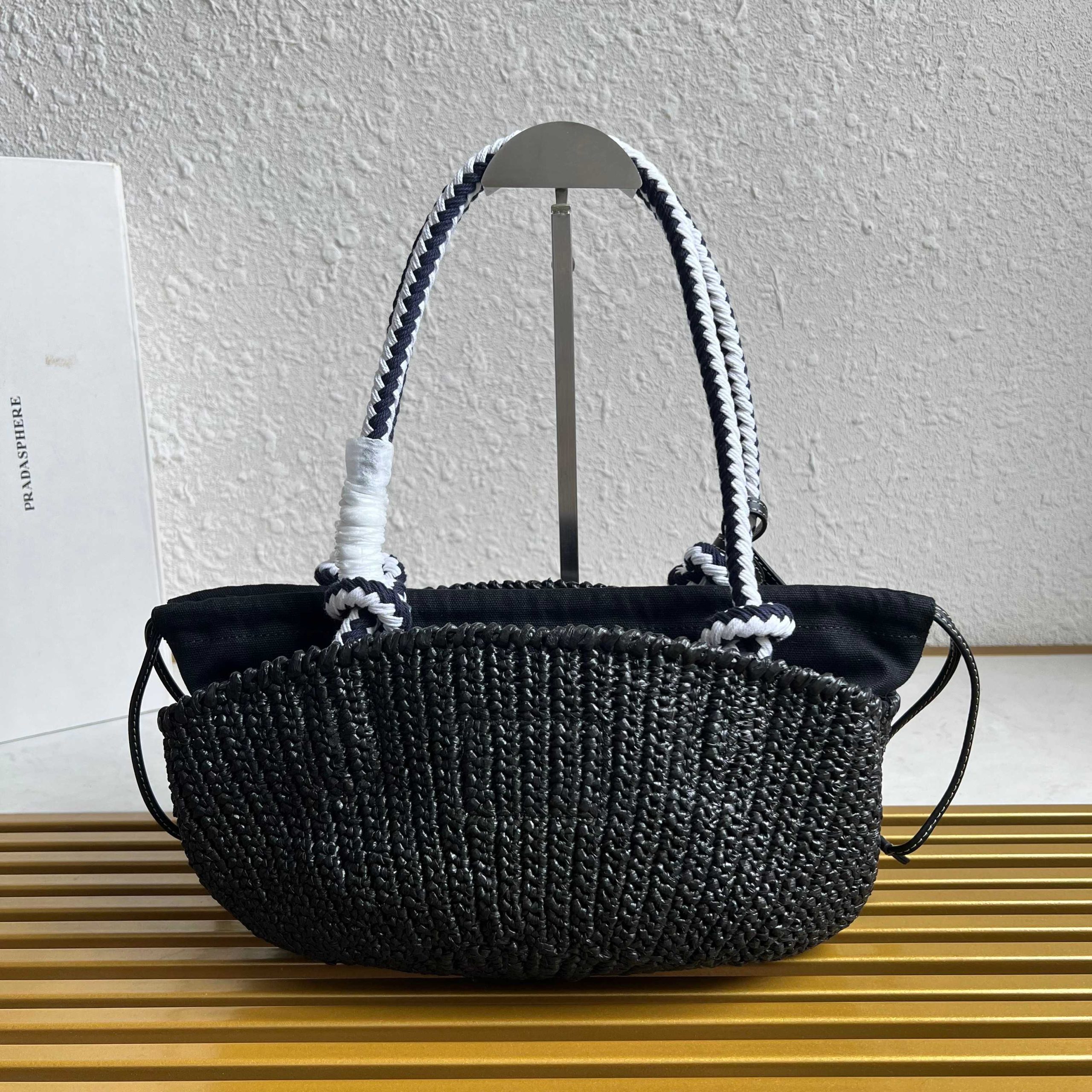 【頂級原單普拉達】高仿包 新款編織菜籃子的图片-高仿普拉达包包