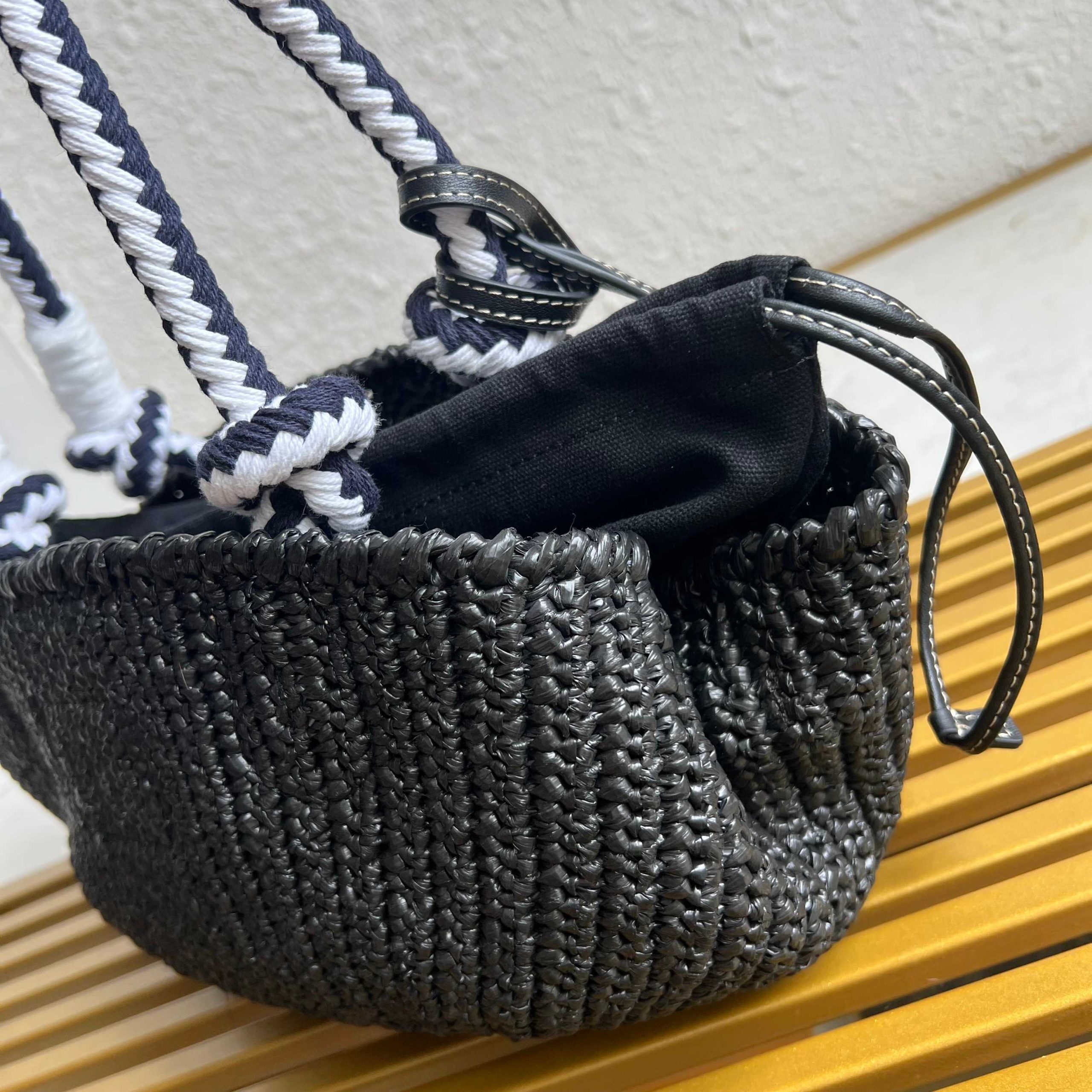 【頂級原單普拉達】高仿包 新款編織菜籃子的图片-高仿普拉达包包